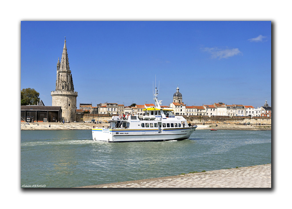 Chenal d'entrée au port